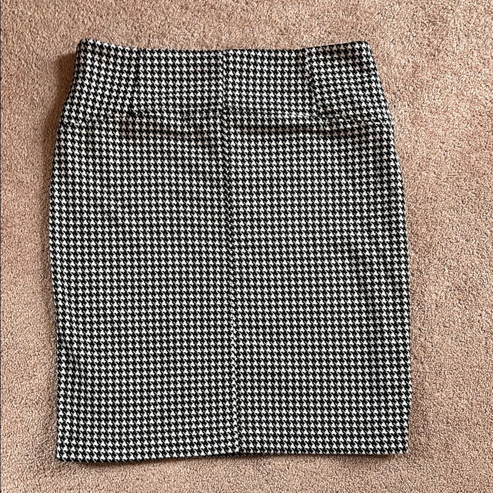 Classic Black and White Houndstooth Skirt